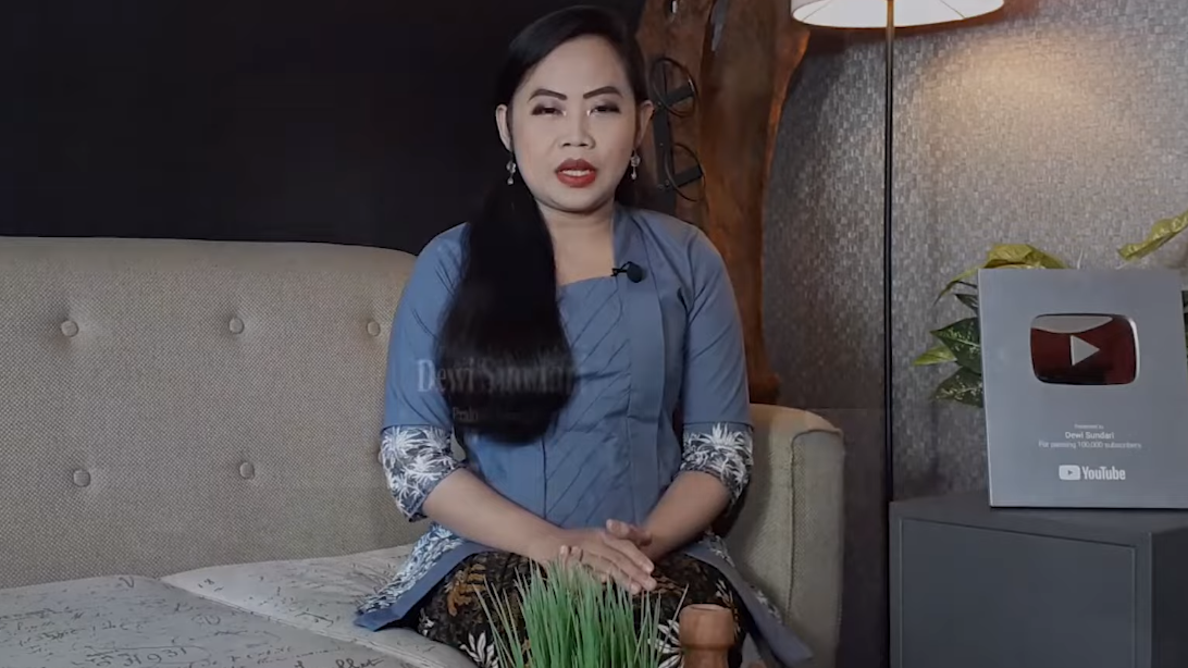  Pakar kejawen, Dewi Sundari mengungkap amalan doa yang mudah dilakukan agar hutang cepat dibayar berapapun jumlahnya.