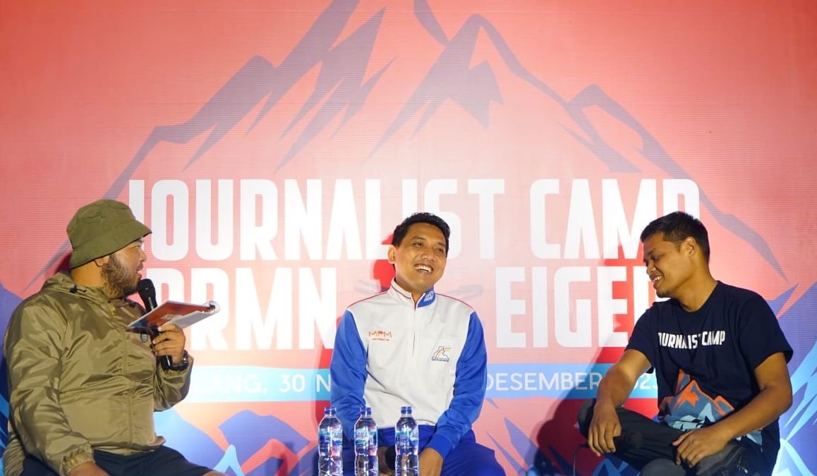 Dari kiri: MC, Hari Setiawan (Instruktur Safety Riding Honda Jawa Timur), dan Satrya Graha Laksana (Pemimpin Redaksi Pikiran Rakyat Media Network).