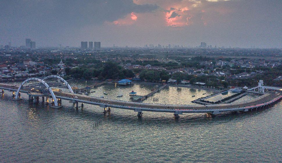Jembatan Suroboyo menjadi salah satu wisata ikonik di kota Surabaya