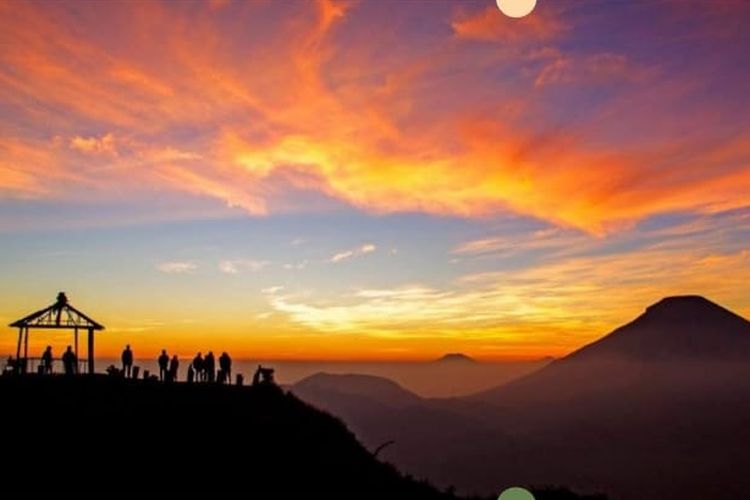 Tips Nikmati Golden Sunrise di Dataran Tinggi Dieng, Berikut Penjelasan  Selengkapnya - Banjarnegaraku