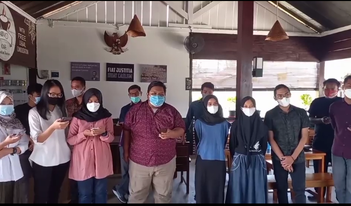 Masyarakat Banyumas dari Advocafe Purwokerto menyatakan dukungan bagi suksesnya pelaksanaan PON XX Papua. / @nanang_sugiri_offical
