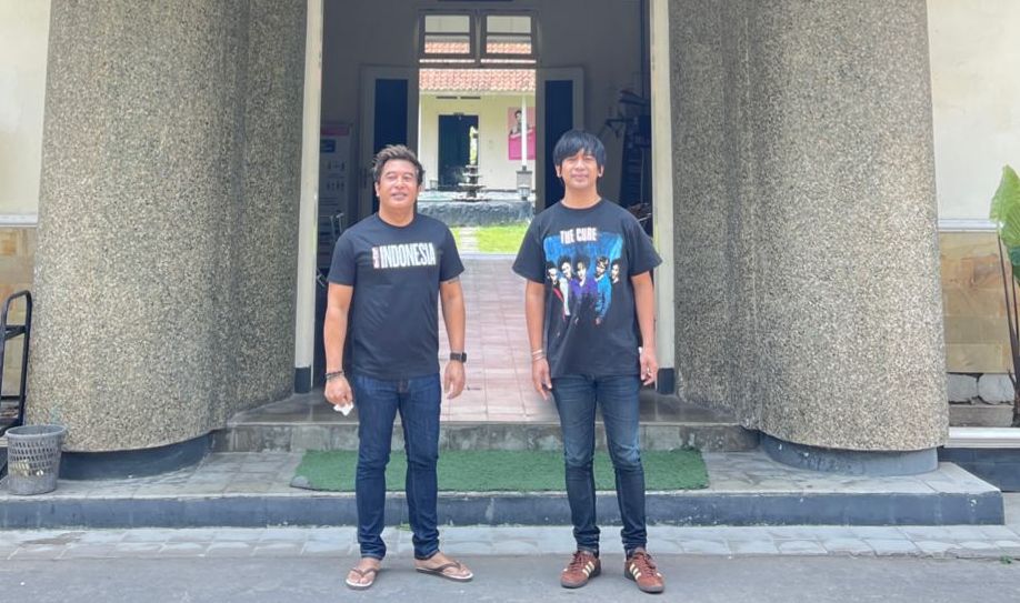 Sutradara film Bambang Drias bersama Rian Ekky pradipta atau akrab disapa Rian D'Masiv  saat berkunjung di Lokananta Solo, Jumat, 8 Oktober 2021.
