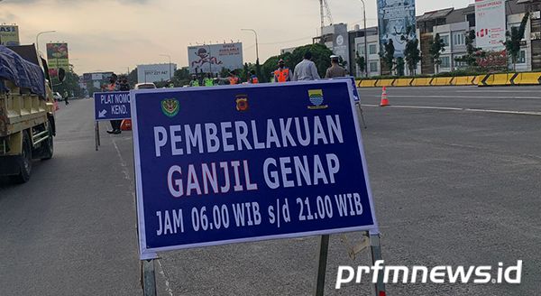 Pos pemeriksaan ganjil genap di gerbang tol Pasteur Kota Bandung hari ini Jumat, 3 September 2021. Ganjil genap yang awalnya hanya diberlakukan di lima gerbang tol berpotensi diperluas hingga jalan arteri
