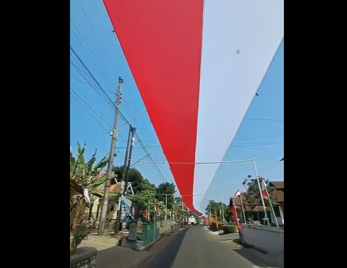 Tangkapan layar unggahan video viral bendera merah putih dengan panjang 150 meter.