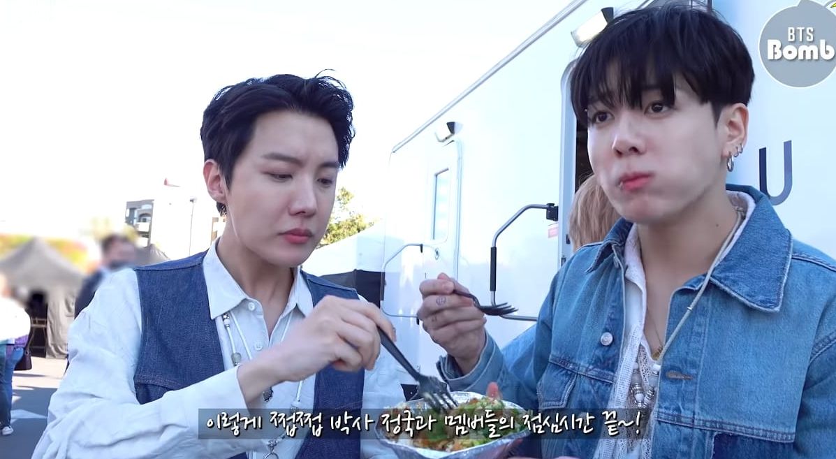  Jungkook dan J-Hope di Lunch Time BTS Bomb