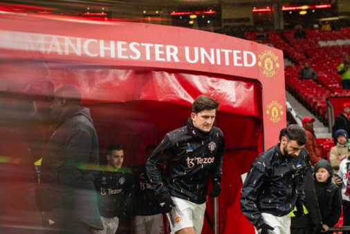 Avram Glazers belum jelas apakah akan menjual Manchester United. Sementara, Erik Ten Hag butuh dana untuk pembelian pemain untuk menambal skuat saat ini.