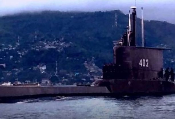 Bentuk kapal selam kri nanggala 402