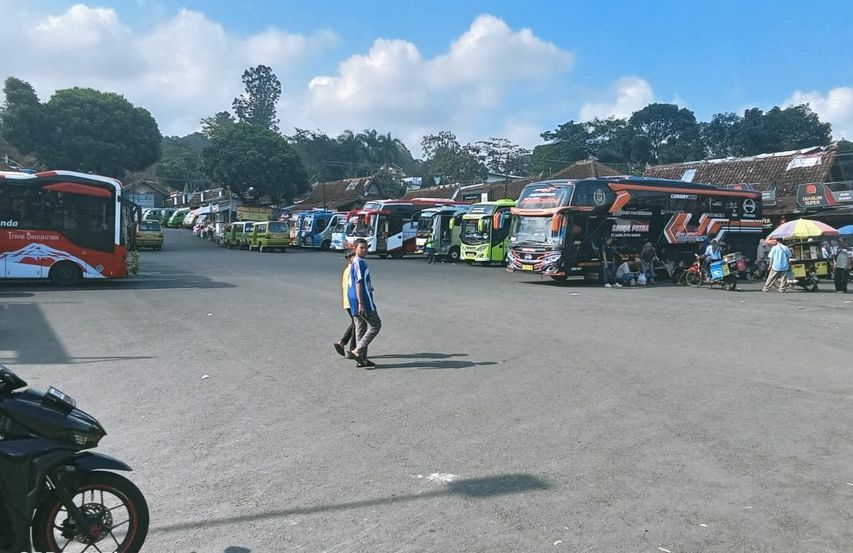 Terimal Angkutan Umum di Kawasan Lokawisata Baturraden, Banyumas Jawa Tengah