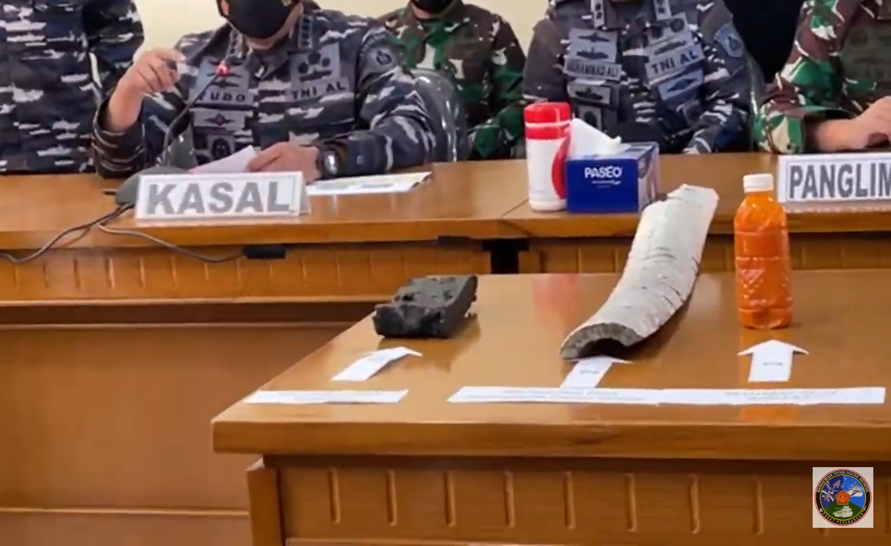 Barang yang ditemukan oleh tim pencari KRI Nanggala 402.