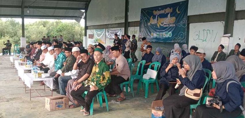 Lembaga Falakiyah Nahdlatul Ulama (LFNU) Pengurus Cabang Nahdlatul Ulama PCNU Majalengka dan rombongan PCNU lainnya tengah melakukan pemantauan (rukyatul) hilal untuk menentukan 1 Ramadhan 1444 H di Cirebon Provinsi Jawa Barat. 