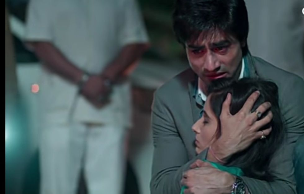 Aditya menangis menyaksikan kematian istrinya Pooja 