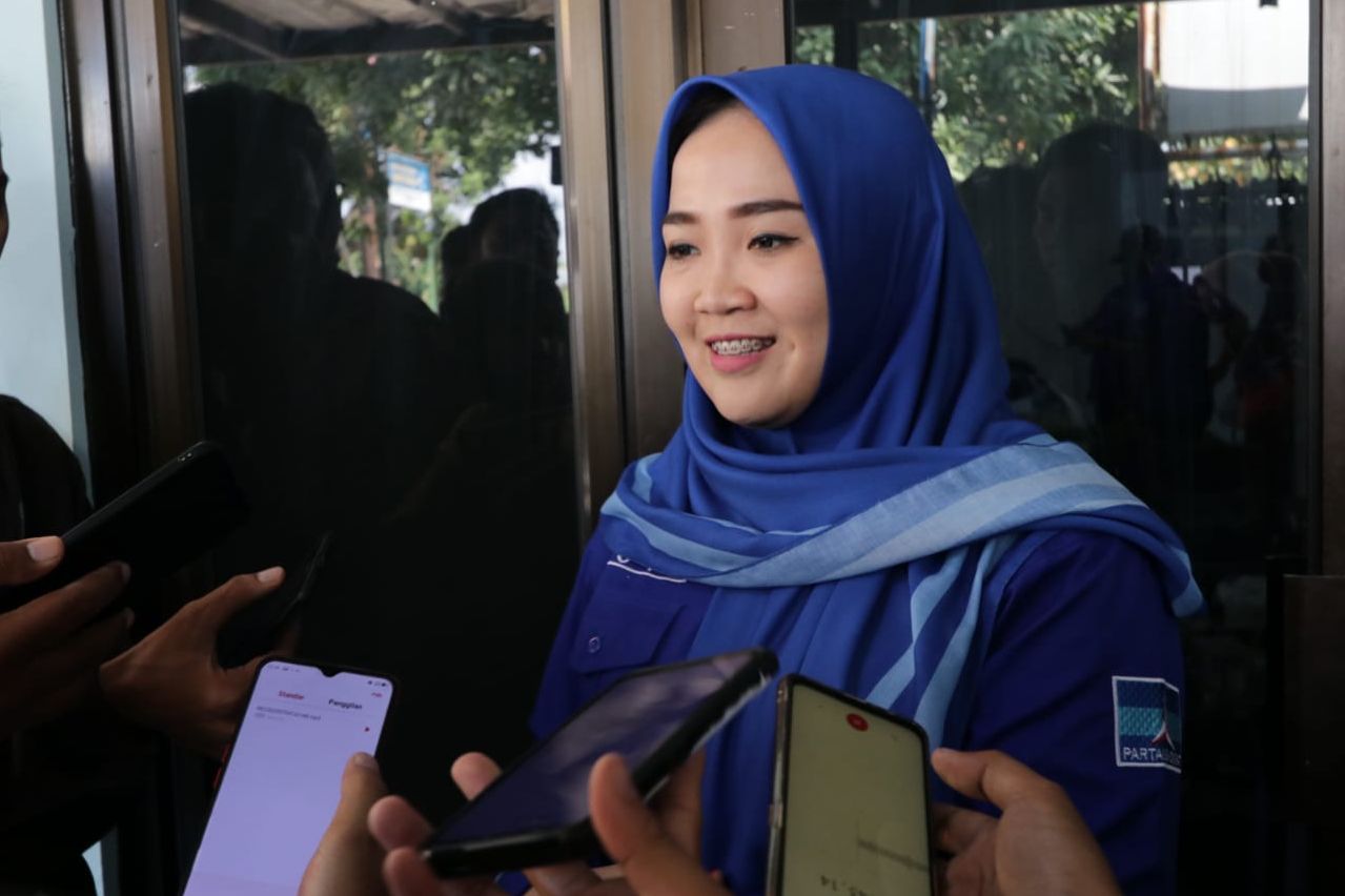 Ketua Terpilih Partai Demokrat Kota Cirebon Dian Novitasari saat di wawancarai