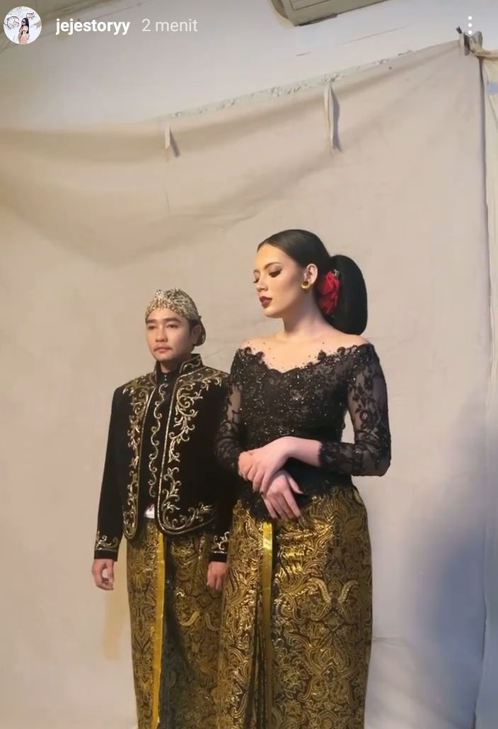 Abash dan Jeje kenakan pakaian adat Jawa dalam photoshoot /Instgarm @jejestoryy.