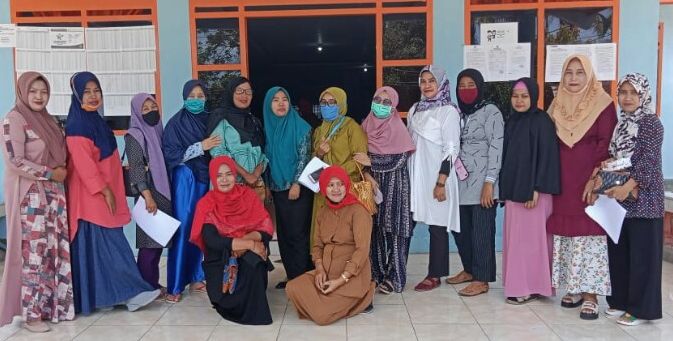 Peserta dan pemateri Pelatihan Kader Posyandu Kelurahan Tanete.*
