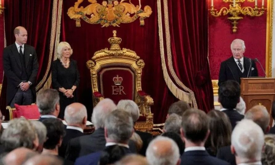 Raja Charles III berpidato di Dewan Aksesi di Istana St James, di mana ia secara resmi dinyatakan sebagai raja baru Inggris, setelah kematian Ratu Elizabeth II, di London, Inggris 10 September 2022. 