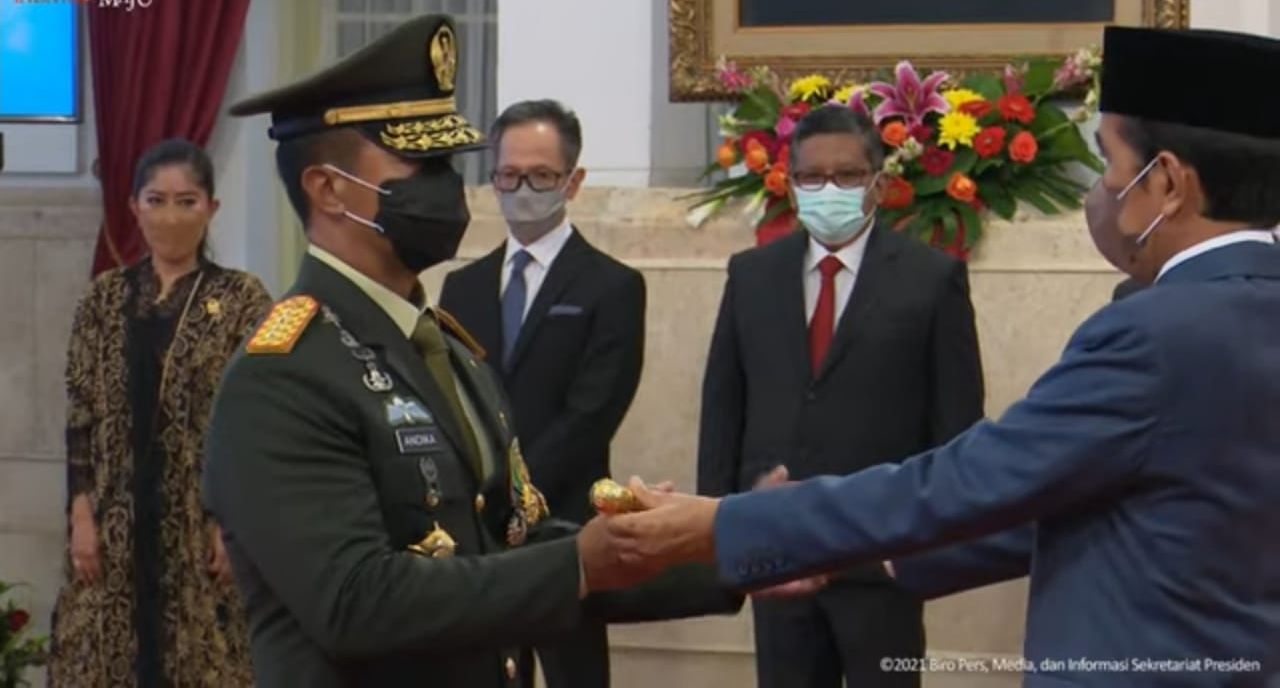 Presiden Joko Widodo melantik Jenderal Andika Perkasa menjadi Panglima TNI
