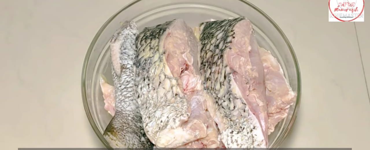 Jenis ikan yang akan dimasak woku ini bebas, sesuai selera, bisa ikan nila, gurame, mas, dsb.
