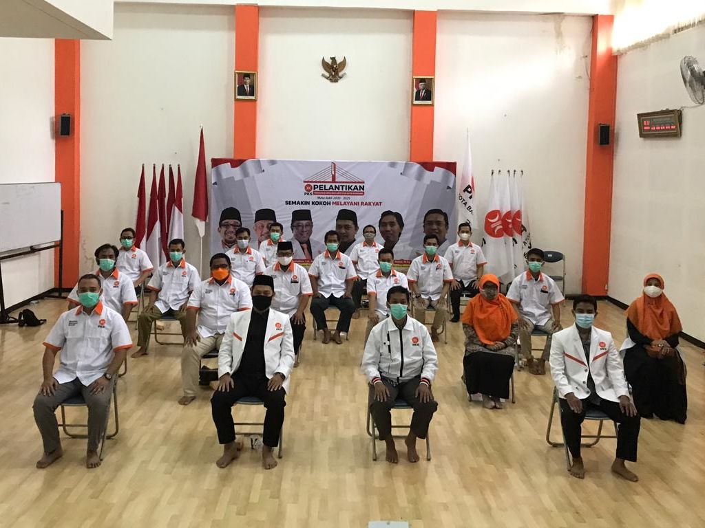 Dewan Perwakilan Daerah (DPD) Partai Keadilan Sejahtera (PKS) Kota Bandung melakukan pelantikan secara virtual terhadap 160 pengurus MPD (Majelis Pertimbangan Daerah), DED (Dewan Etik Daerah) dan DPD (Dewan Perwakilan Daerah), pada Sabtu 20 Februari 2021.