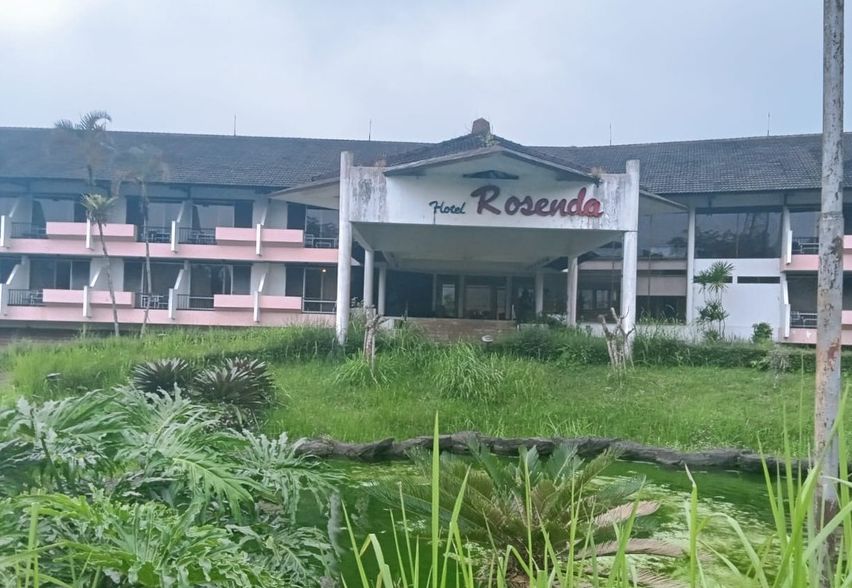 Salah satu Hotel di Kawasan Lokawisata Baturraden Banyumas Jawa Tengah Yang Tutup Akibat Penurunan Kunjungan Wisatawan Beberapa Tahun Terakhir