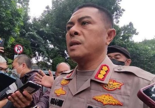 Kabid Humas Polda Jabar, Kombes Pol Ibrahim Tompo saat memberikan keterangan pers.
