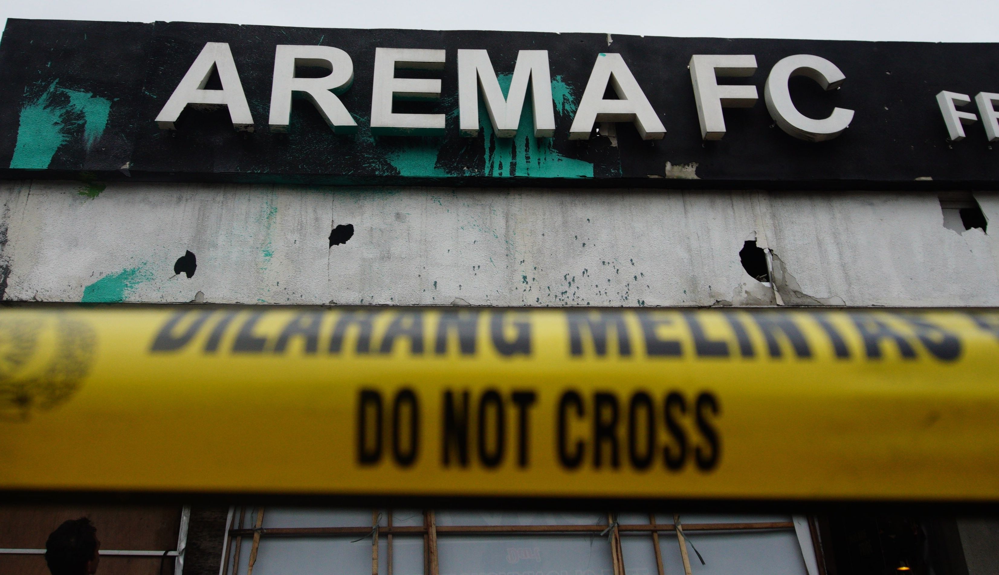 Kondisi Kantor Arema FC setelah diserang sekelompok pengunjuk rasa saat aksi lanjutan Arema Bersikap, Malang, Jawa Timur, Minggu 29 Januari 2023. Aksi yang berujung dengan perusakan Kantor Arema FC tersebut mengakibatkan tiga orang mengalami luka-luka.
