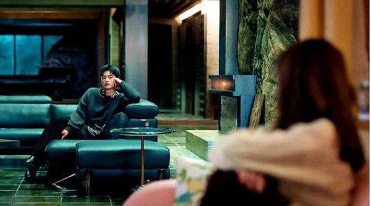 Intip 3 Momen Adegan Romantis Park Bo Young dan  Seo In Guk dalam Drama 'Doom At Your Service'