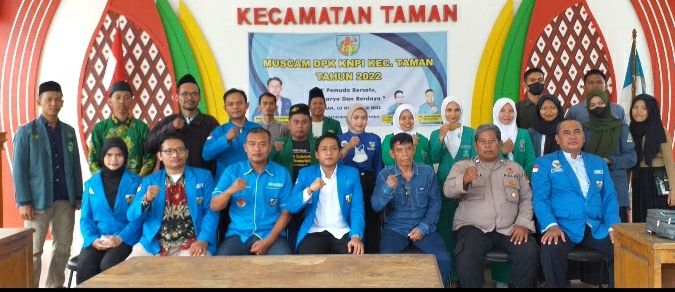 Foto Bersma - Peserta Muscam KNPI Taman dengan Ketua DPD KNPI Kabupaten Pemalang