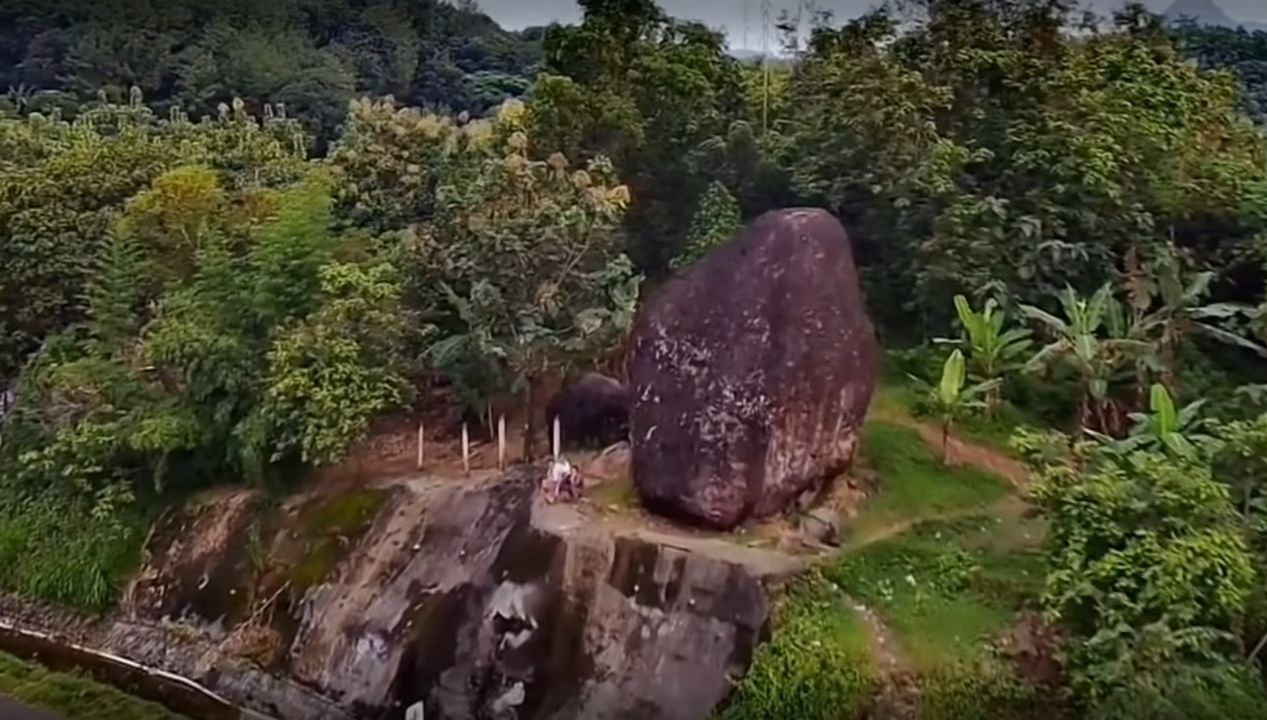 Fakta mistis Batu Bleneng yang ada di jalan tol Cipali Cirebon