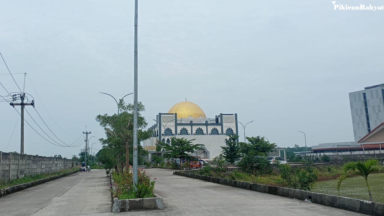 Kondisi Masjid Al Jabbar Kertajati Majalengka memprihatinkan.