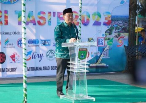 Bupati Tanah Bumbu, HM. Zairullah Azhar saat membuka Event budaya maritim pesona Mappanre Ri Tasi ‘E tahun 2023 di Pantai Pagatan