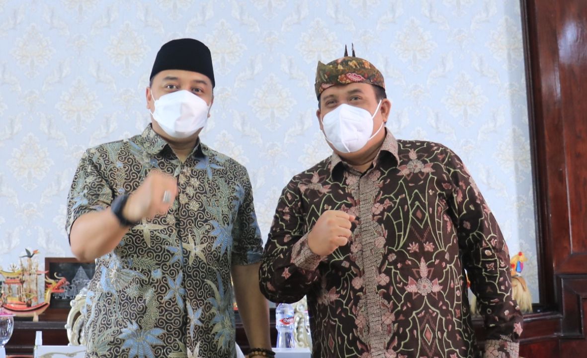 Walikota Surabaya Eri Cahyadi bersama Bupati Pangandaran Jeje Wiradinata