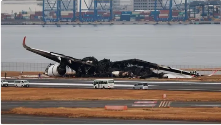 Dua Pesawat Jepang Tabrakan, 5 Orang Tewas, Seorang Pilot Luka Berat ...