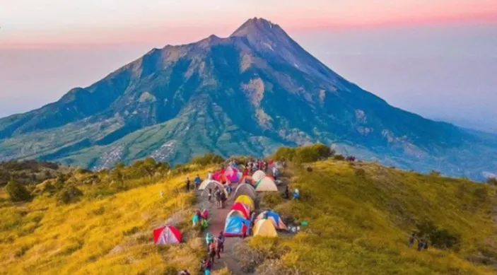 Pesona Wisata Gunung Merbabu! Keindahan Alam dan Sejarah Budaya yang ...