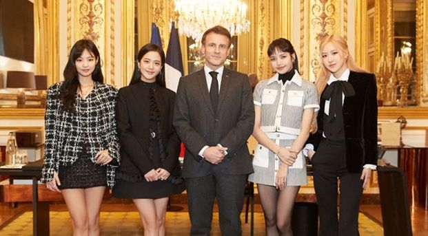 Intip Pose Mewah BLACKPINK Bersama Presiden Prancis Emmanuel Macron, Ibu Negara Brigitte Macron