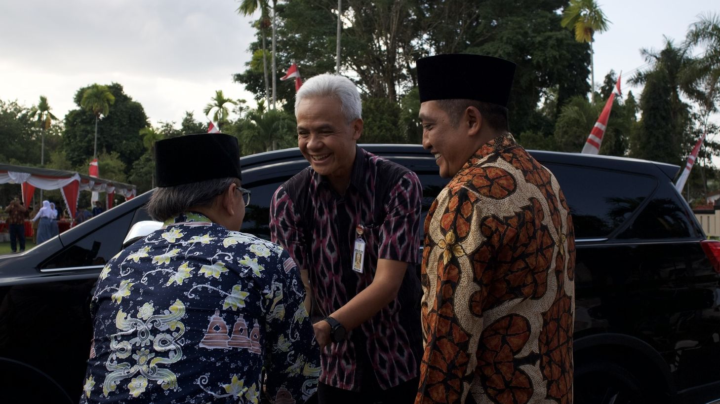 Ganjar Pranowo yang disambut oleh Bupati Zaenal Arifin saat bertolak di Magelang pada Selasa, 15 Agustus 2023.