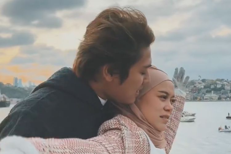 Pose Dengan Rizky Billar Ala Titanic Lesti Kejora Tak Tahan Sampai