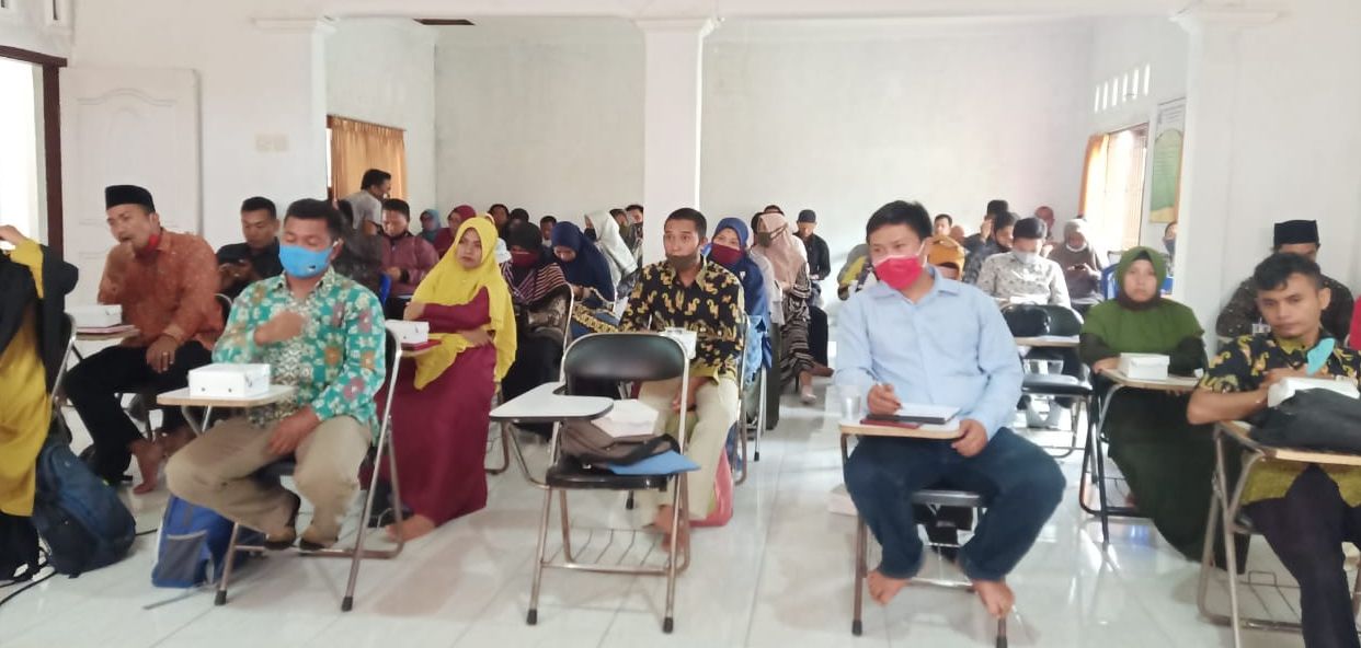 PKBM se Lombok Timur dan para Tenaga Pendidk masing-masing Pusat Kegiatan Belajar Masyarakat  (PKBM)