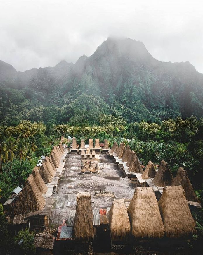 Kampung Adat Gurusina (IG @bangtora) 