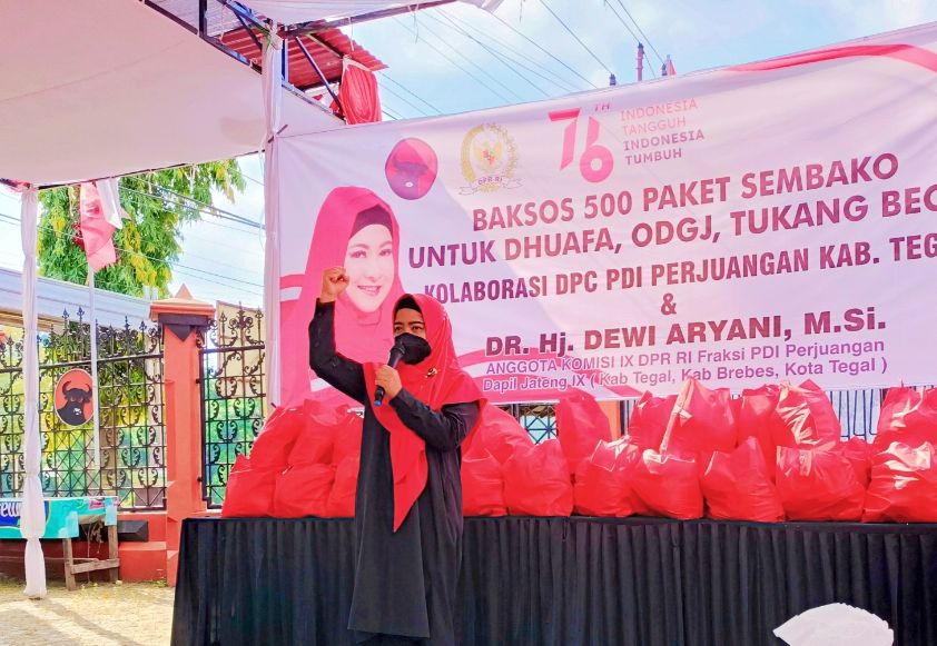 Anggota DPR RI Fraksi PDIP, Dr. Dewi Aryani M.Si saat memberikan semangat bagi kader PDIP Kabupaten Tegal