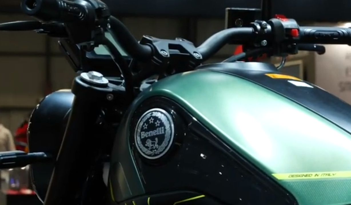 Benelli Leoncino 125 cc, Motor Sport Bergaya Retro Modern, Irit BBM Harga Mengiurkan