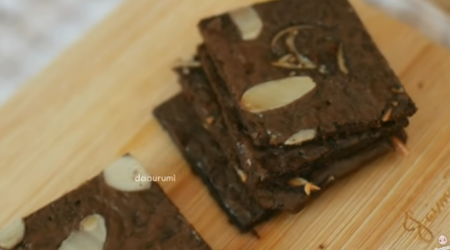 Mudah dibuat, inilah resep brownies crispy.