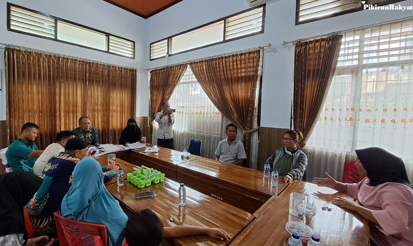 Orang tua 21 anak asuh laporkan penyalahgunaan data pribadi anak yang diduga dilakukan oleh Panti Asuhan An Nur Aswar ke Dinas Sosial Kota Kendari. 