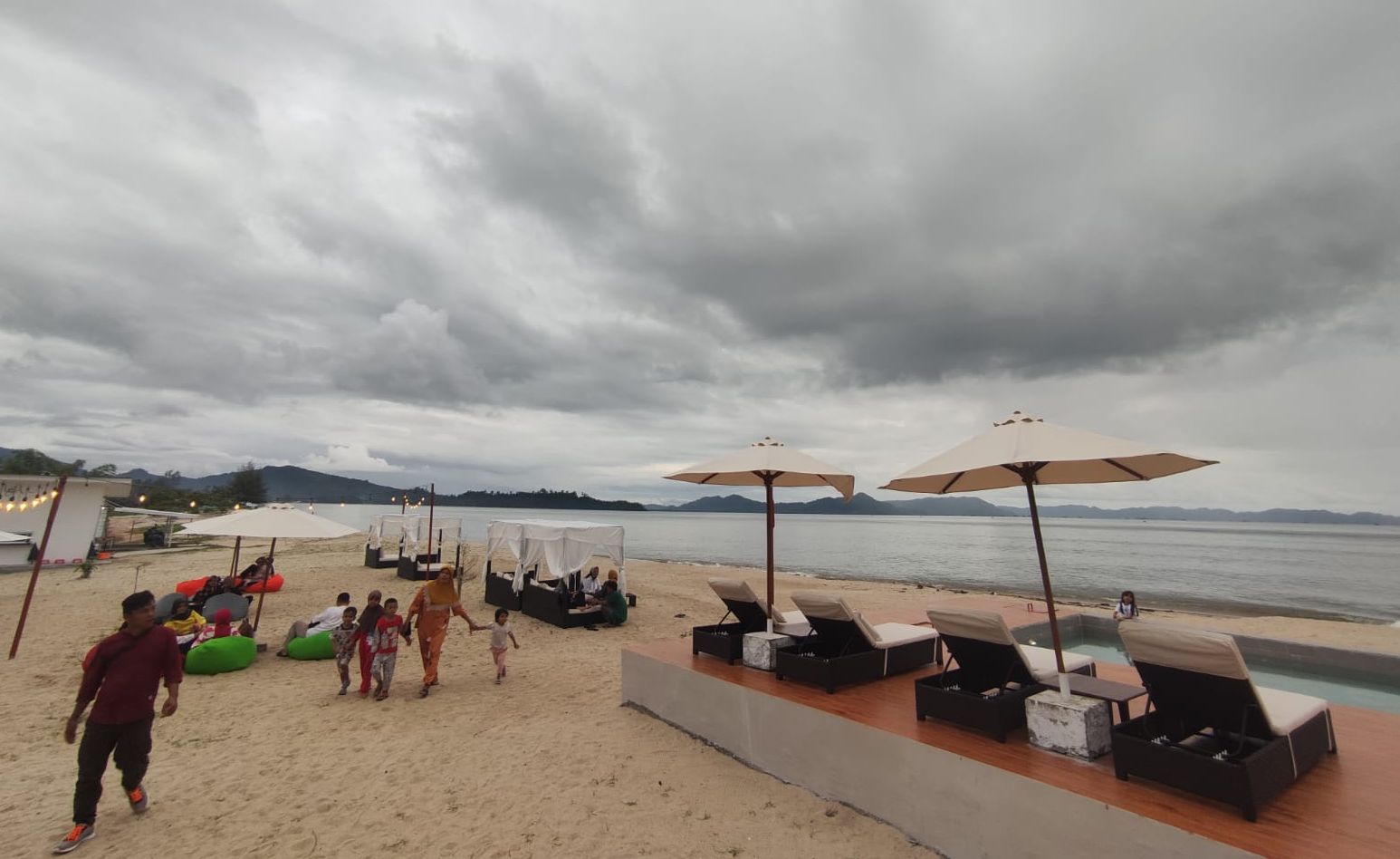 Indahnya Labolga Beach Club yang dibangun dengan konsep pantai di Bali 