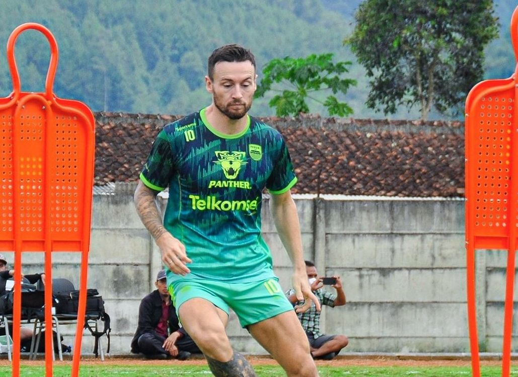 Gelandan Persib Bandung, Marc Klok yang kembali berlatih bersama Persib pada Senin 23 Januari 2023.