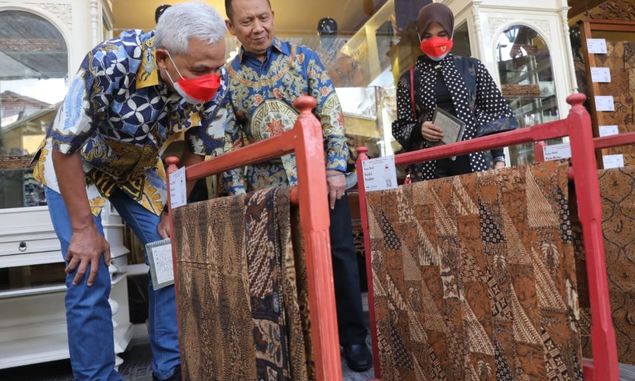 Lihat Kejayaan Batik di Solo, Ganjar Dorong Pengembangan Kampung Wisata Batik Kauman