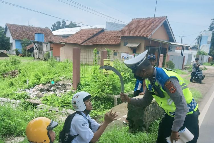 Polisi Amankan Dua Pelajar Di Majalengka Kedapatan Bawa Sajam Pikiran Rakyat Jabar