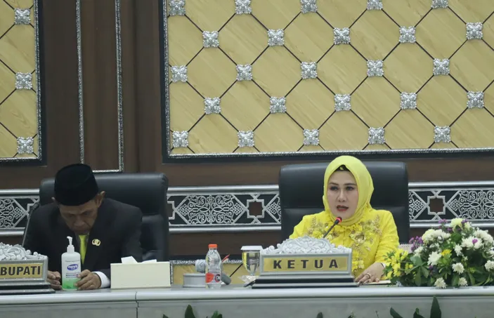 Inilah Profil Metty Triantika, Tokoh Perempuan Pertama yang Pimpin DPRD ...