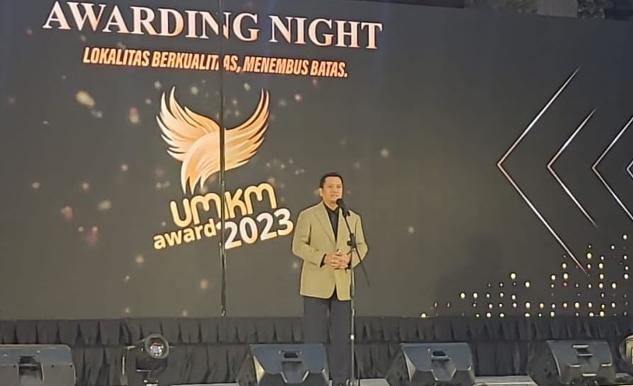 Sekda Kota Bandung Ema Sumarna saat membuka acara UMKM Award 2023 'Awarding Night Lokalitas Berkualitas, Menembus Batas