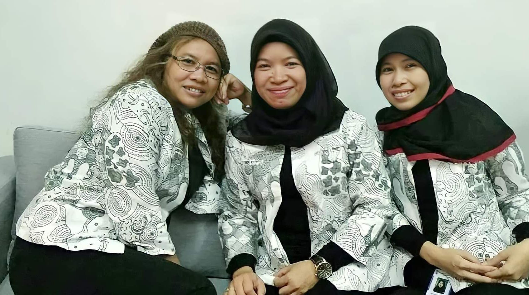 Dwi Handayani bersama tim PMIS, Eka Setyawati dan Retno Soetari