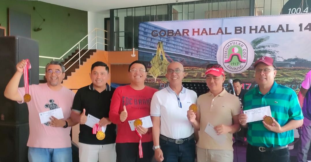 Ketua PGB/Direktur PT Dago Endah M. Sirodzudin (tengah kaos putih) bersama para pemenang Amatir Flight Pertandingan golf Halal bi Halal 1444H PGB & PT DE./Rozi